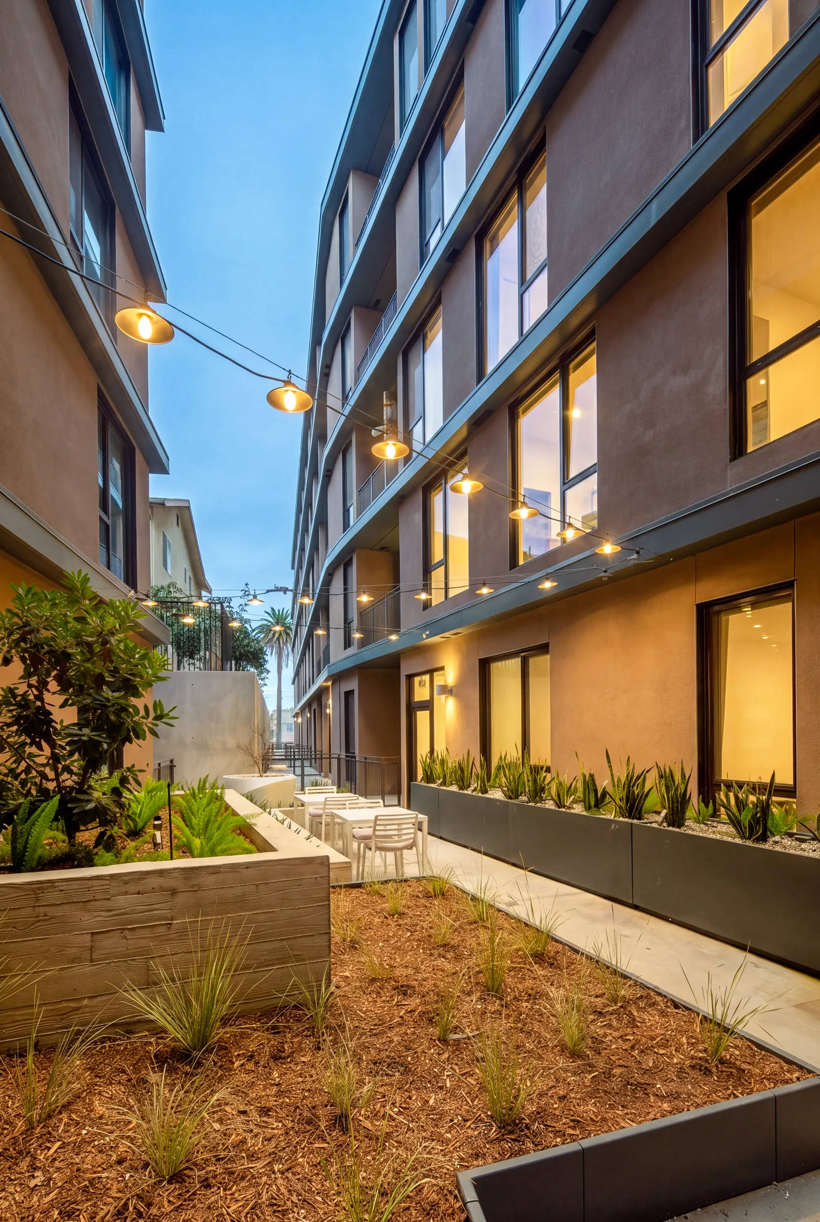 3rd Fl Courtyard Lower Twi