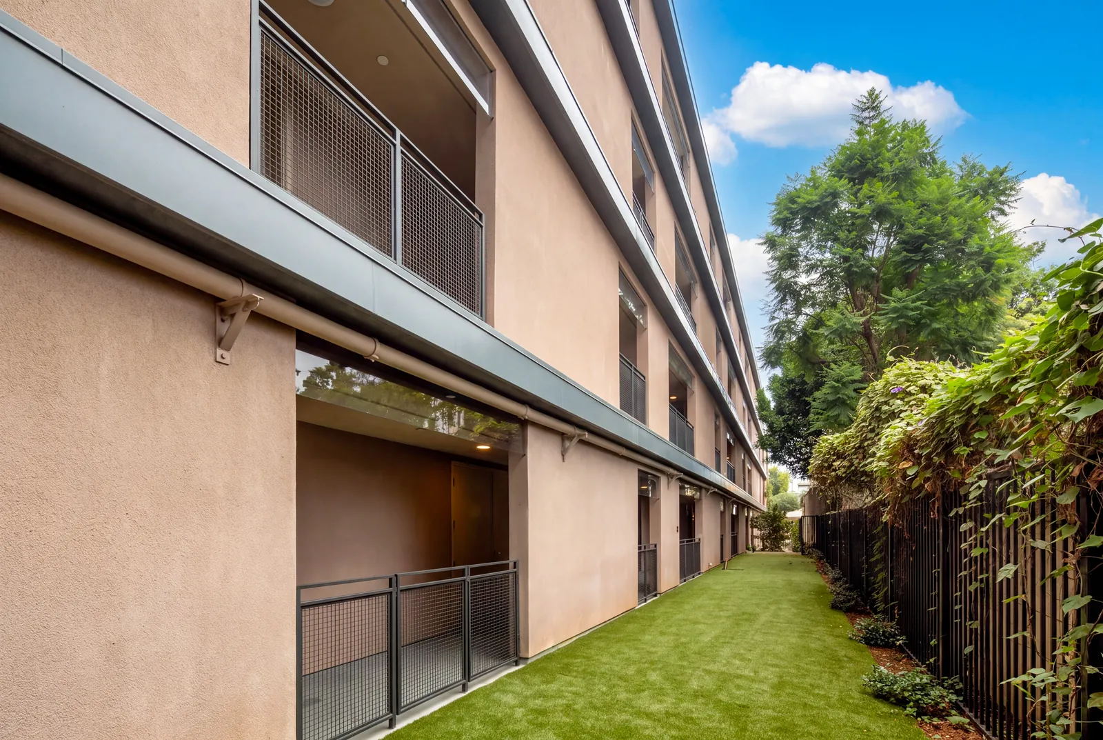 Pet Friendly Courtyard